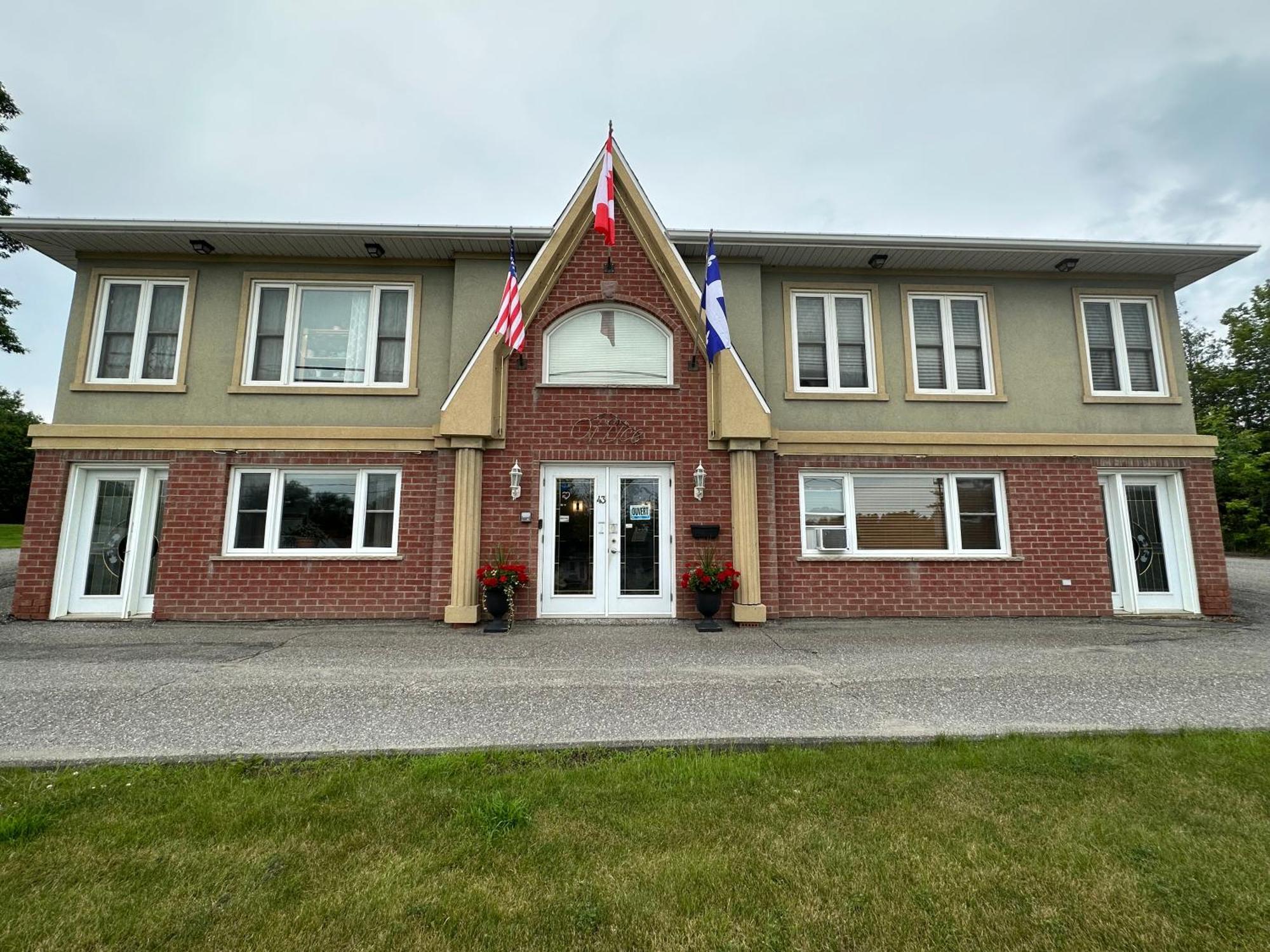 Motel Le Refuge Sherbrooke Exterior photo