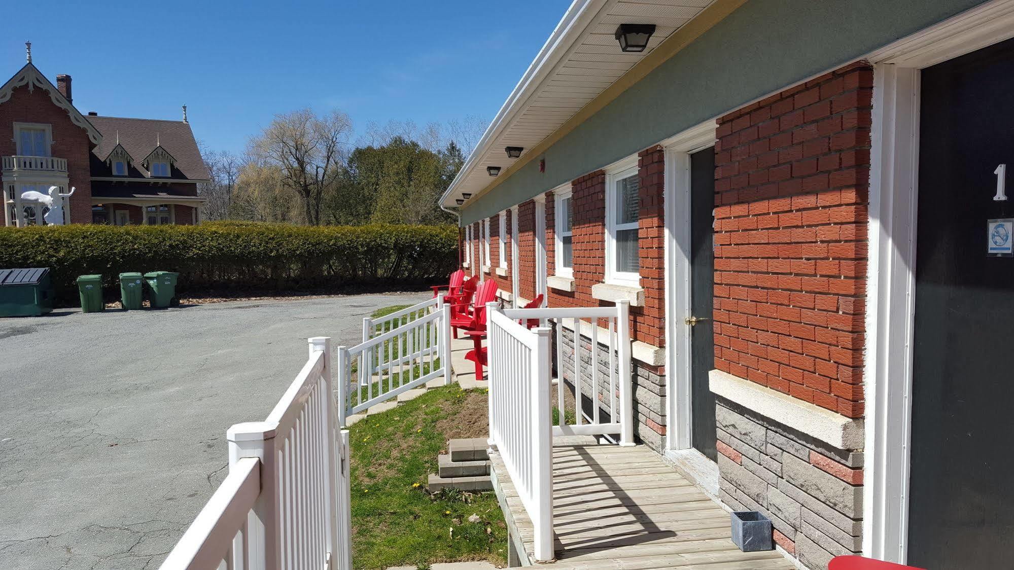 Motel Le Refuge Sherbrooke Exterior photo